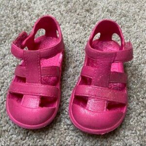Girls pink sandals Sz 5/6‎